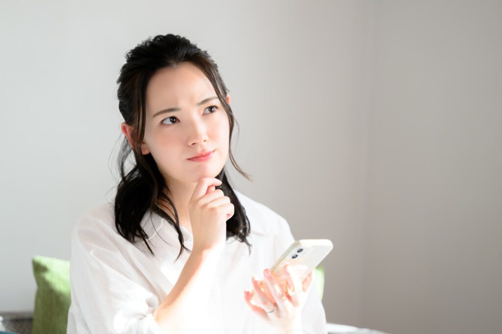 保険マンモスの評判がどうなのか疑問に思う女性